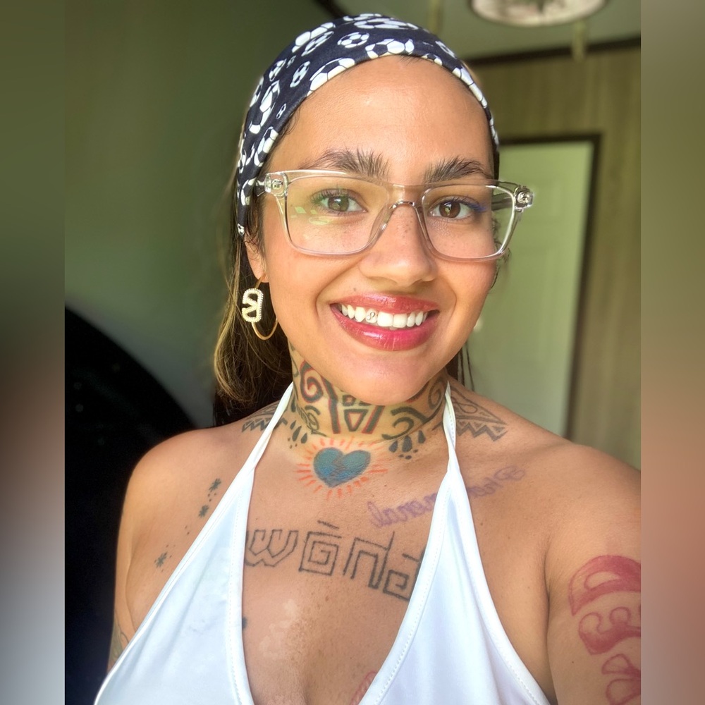 Meet your Posher, Brooke 💜